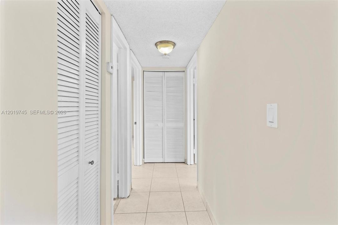 En Venta: $240,000 (2 camas, 2 baños, 965 Pies cuadrados)