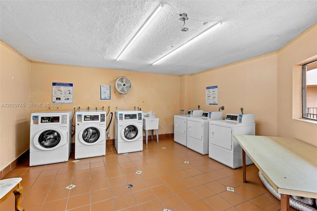 En Venta: $240,000 (2 camas, 2 baños, 965 Pies cuadrados)