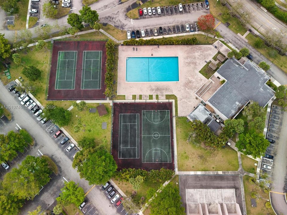 En Venta: $240,000 (2 camas, 2 baños, 965 Pies cuadrados)