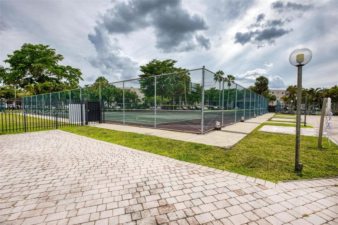 En Venta: $240,000 (2 camas, 2 baños, 965 Pies cuadrados)