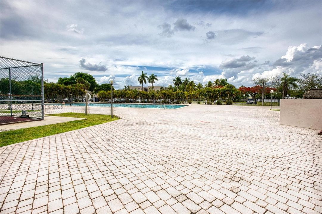 En Venta: $240,000 (2 camas, 2 baños, 965 Pies cuadrados)