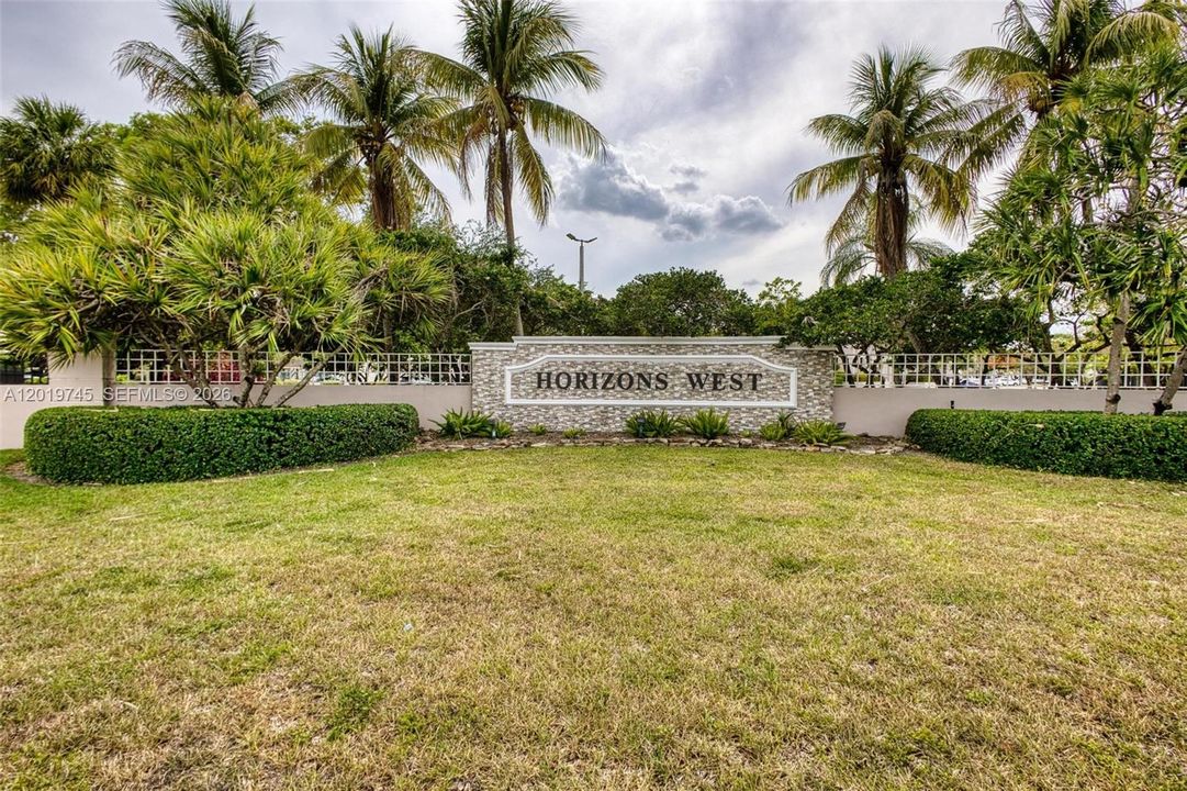 En Venta: $240,000 (2 camas, 2 baños, 965 Pies cuadrados)