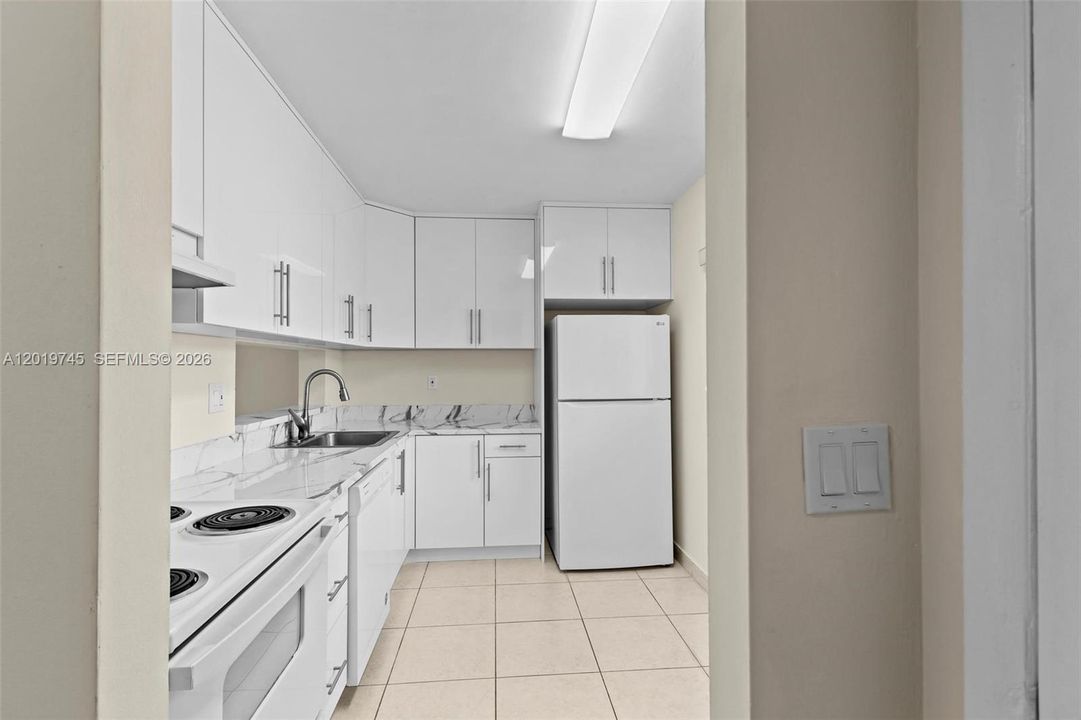 En Venta: $240,000 (2 camas, 2 baños, 965 Pies cuadrados)