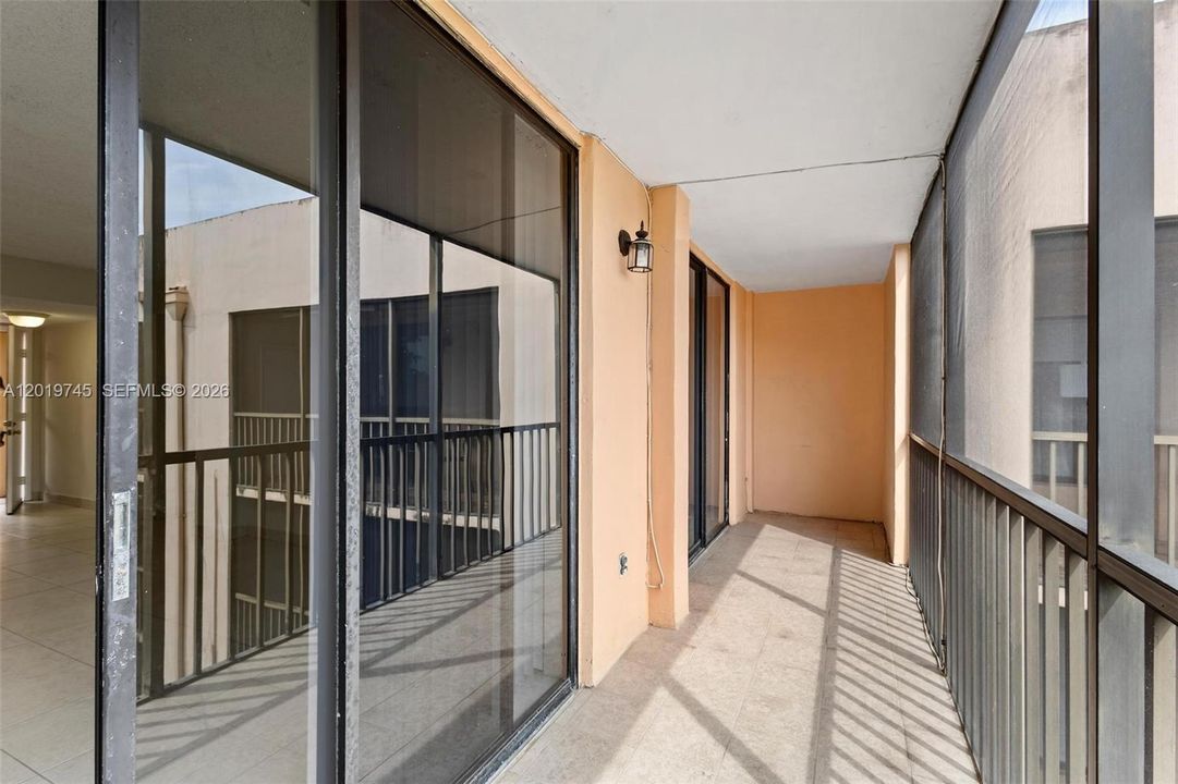 En Venta: $240,000 (2 camas, 2 baños, 965 Pies cuadrados)