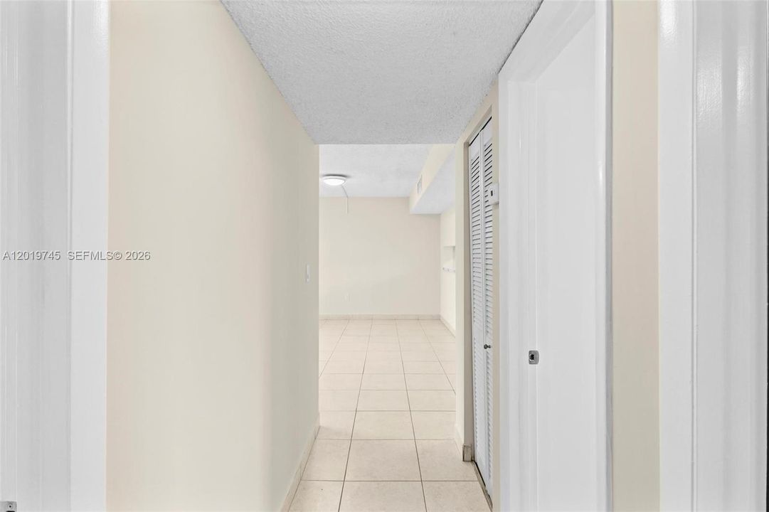 En Venta: $240,000 (2 camas, 2 baños, 965 Pies cuadrados)