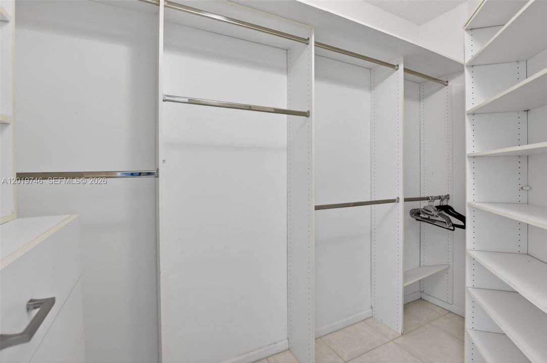 В аренду: $10,999 (6 спален, 3 ванн, 3440 Квадратных фут)