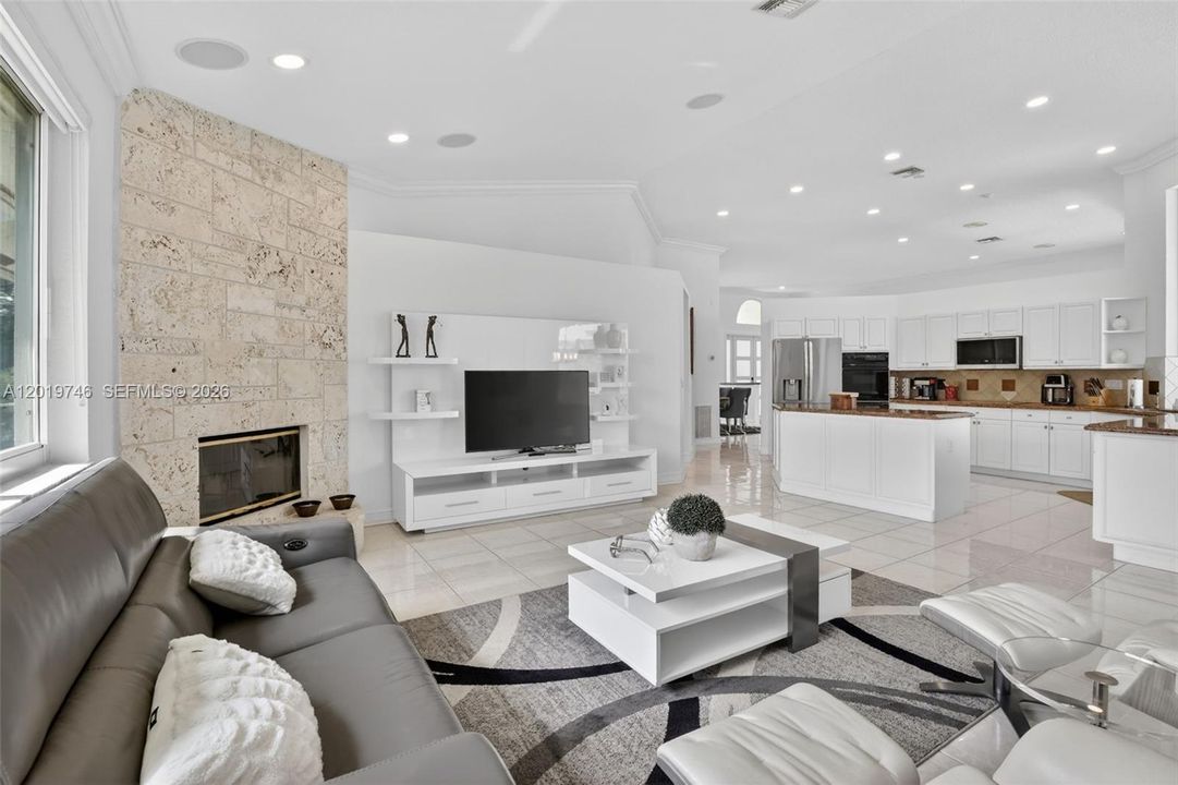 В аренду: $10,999 (6 спален, 3 ванн, 3440 Квадратных фут)