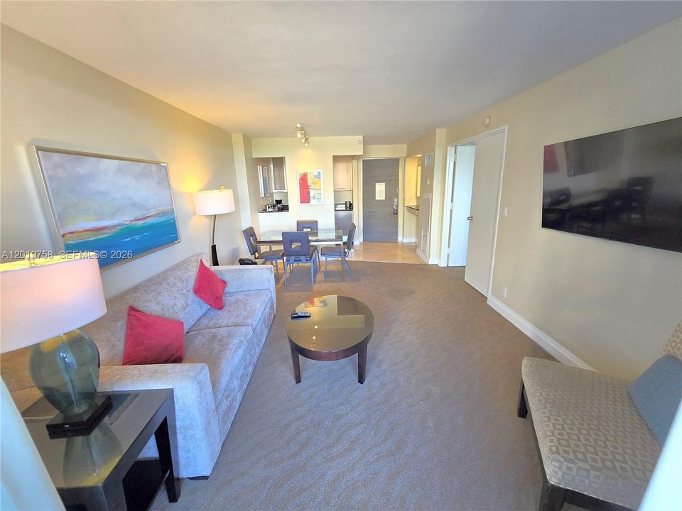 For Sale: $155,000 (1 beds, 1 baths, 586 Square Feet)