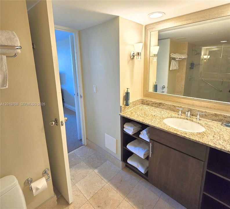 For Sale: $155,000 (1 beds, 1 baths, 586 Square Feet)
