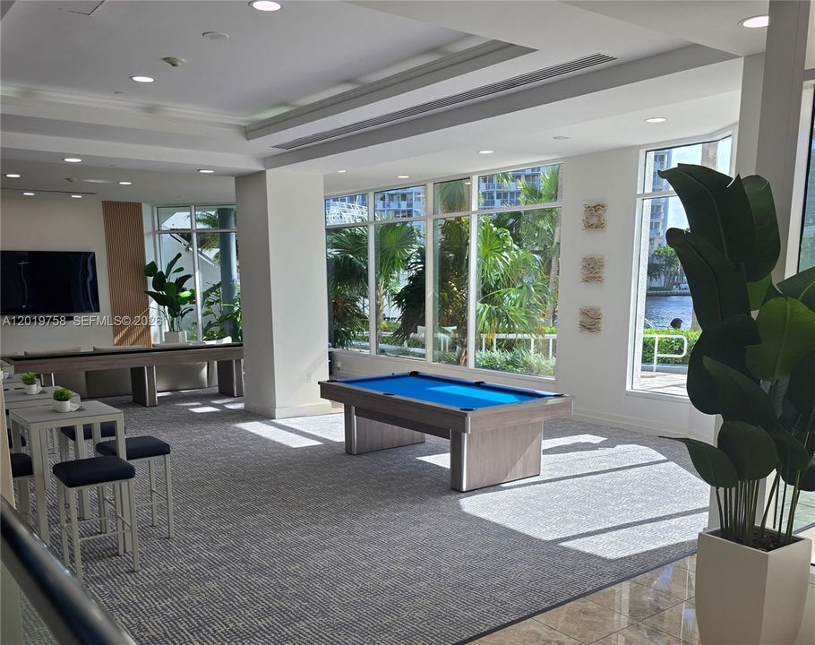 For Sale: $155,000 (1 beds, 1 baths, 586 Square Feet)