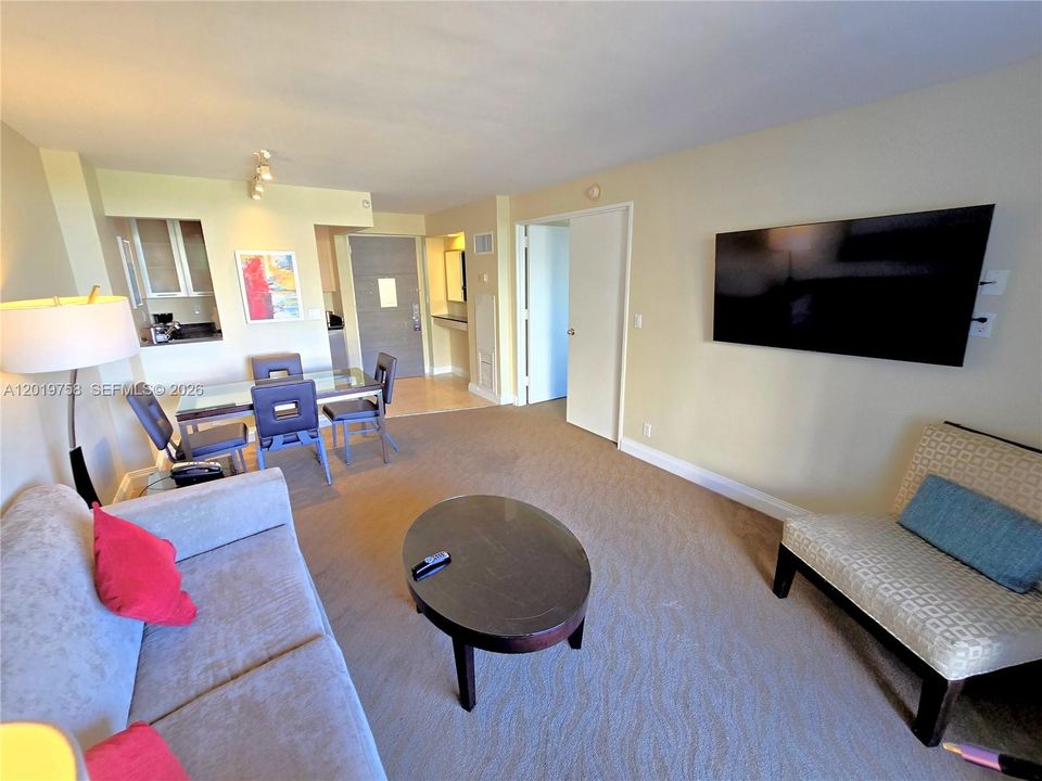 For Sale: $155,000 (1 beds, 1 baths, 586 Square Feet)