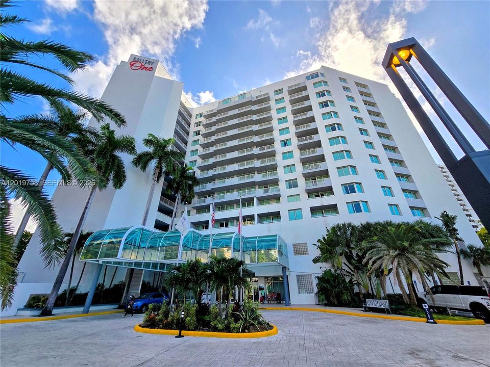 For Sale: $155,000 (1 beds, 1 baths, 586 Square Feet)
