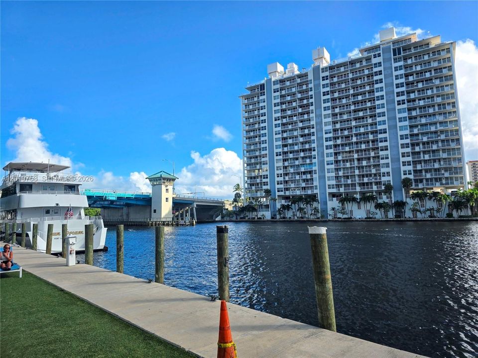 For Sale: $155,000 (1 beds, 1 baths, 586 Square Feet)