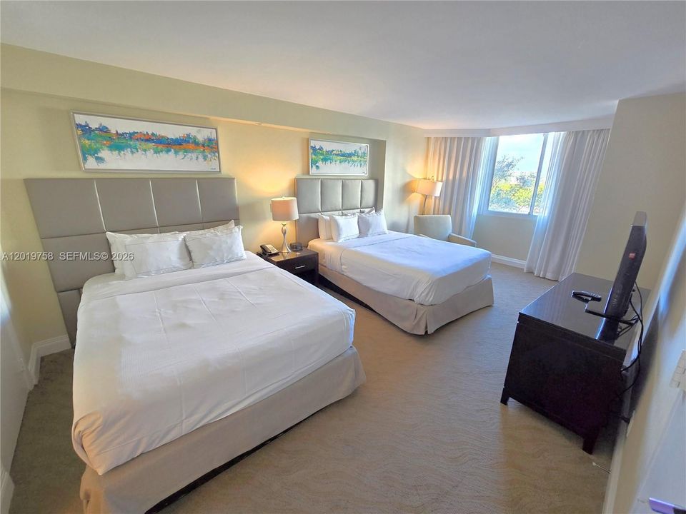 For Sale: $155,000 (1 beds, 1 baths, 586 Square Feet)