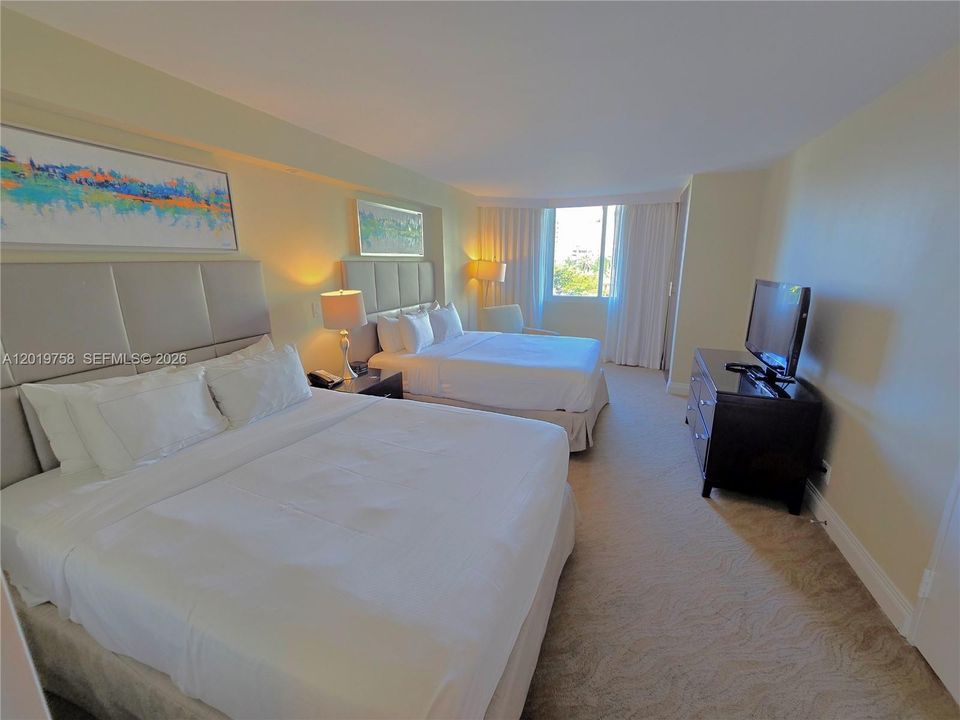 For Sale: $155,000 (1 beds, 1 baths, 586 Square Feet)