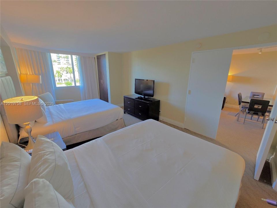 For Sale: $155,000 (1 beds, 1 baths, 586 Square Feet)