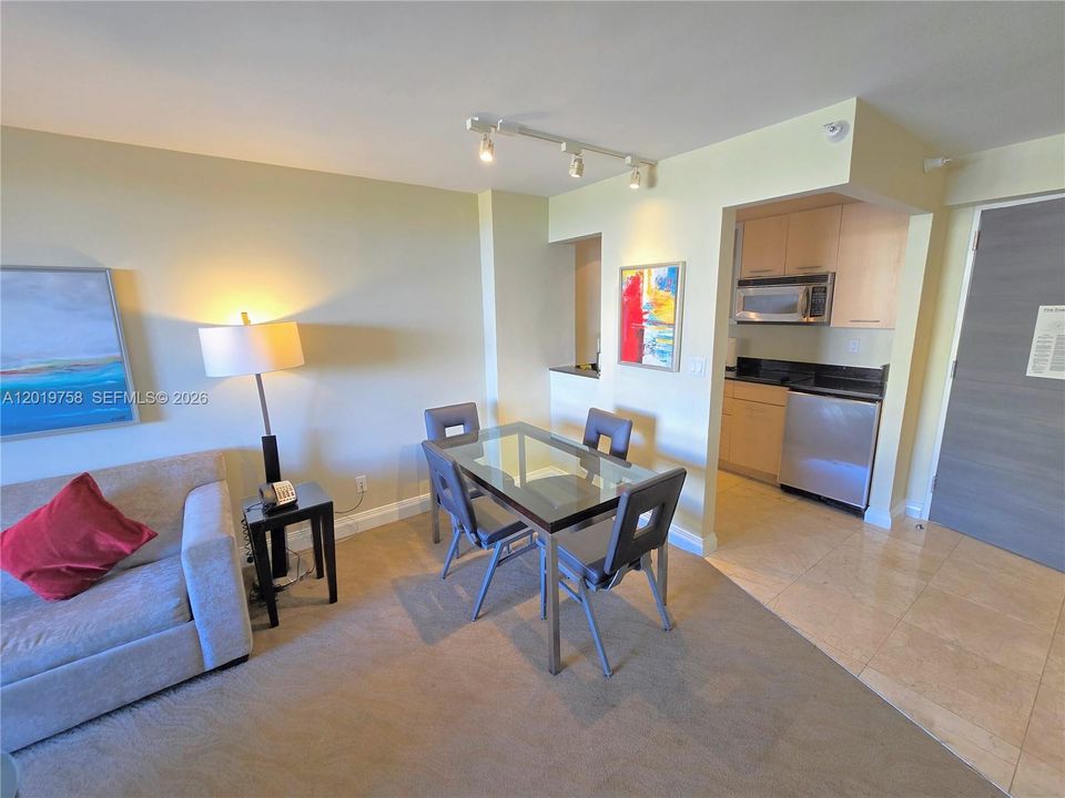 For Sale: $155,000 (1 beds, 1 baths, 586 Square Feet)