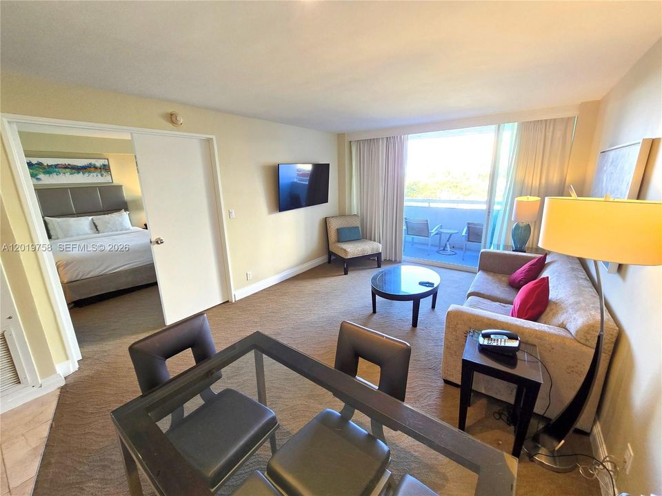 For Sale: $155,000 (1 beds, 1 baths, 586 Square Feet)