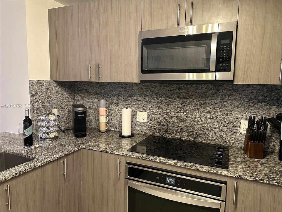 Active With Contract: $4,100 (2 beds, 2 baths, 1024 Square Feet)