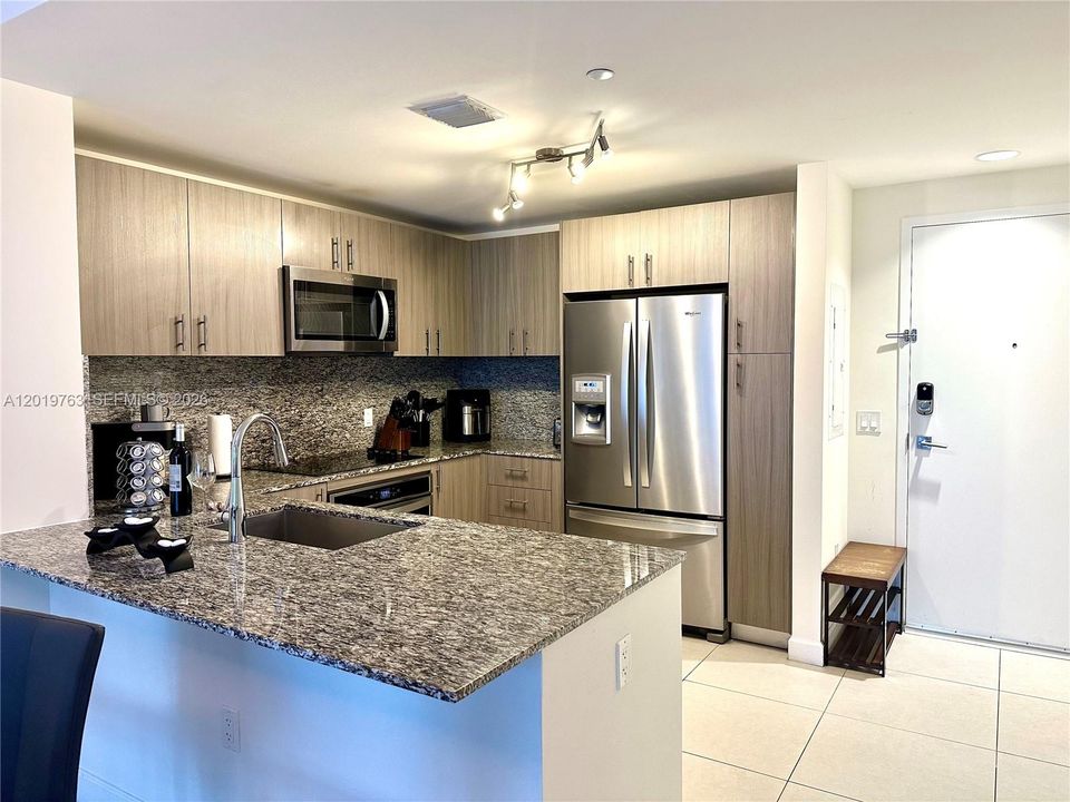 Active With Contract: $4,100 (2 beds, 2 baths, 1024 Square Feet)