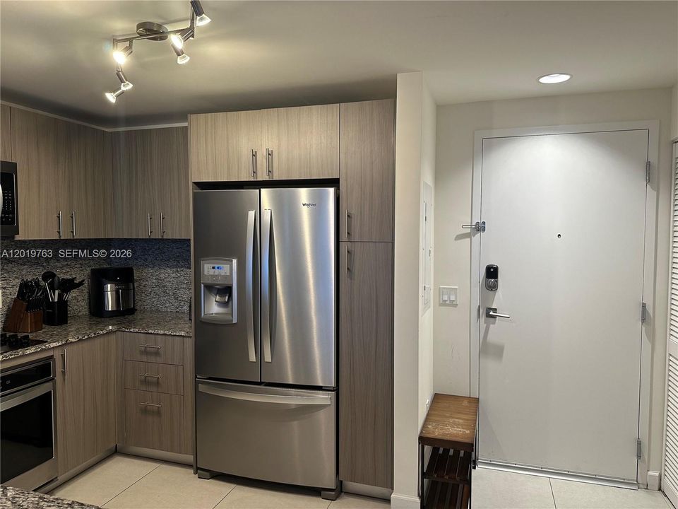 Active With Contract: $4,100 (2 beds, 2 baths, 1024 Square Feet)