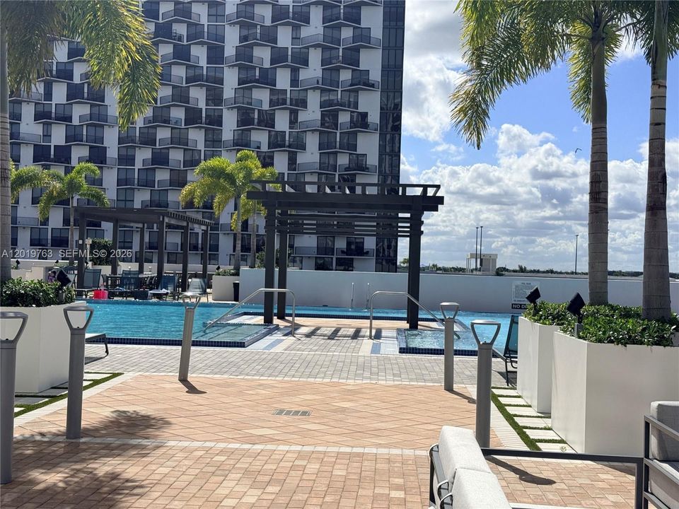 Active With Contract: $4,100 (2 beds, 2 baths, 1024 Square Feet)