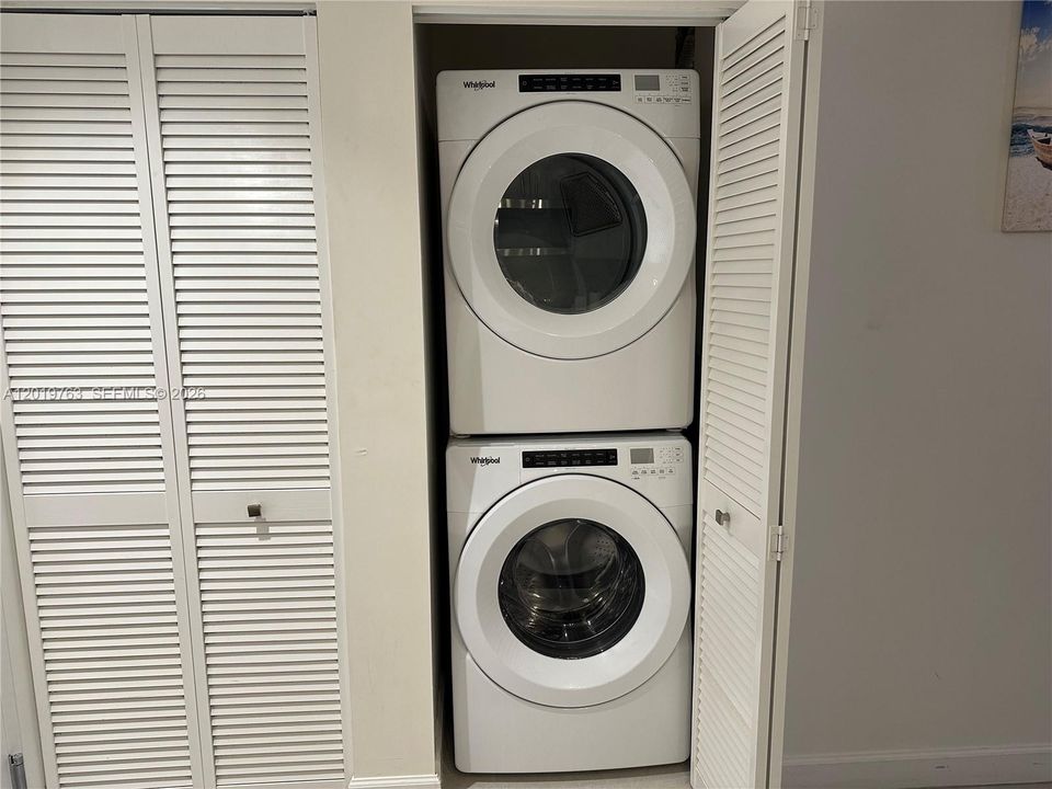 Active With Contract: $4,100 (2 beds, 2 baths, 1024 Square Feet)