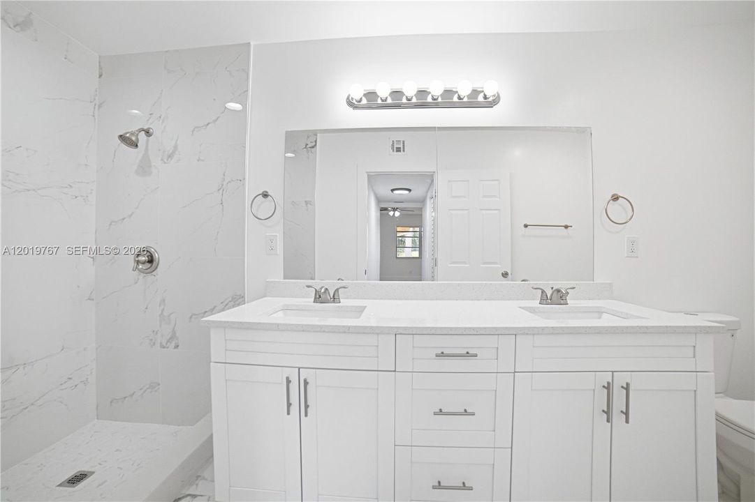 En Renta: $4,995 (5 camas, 3 baños, 2171 Pies cuadrados)