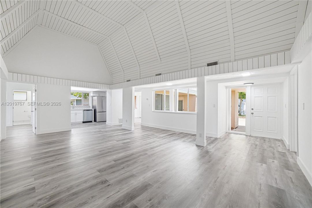 En Renta: $4,995 (5 camas, 3 baños, 2171 Pies cuadrados)