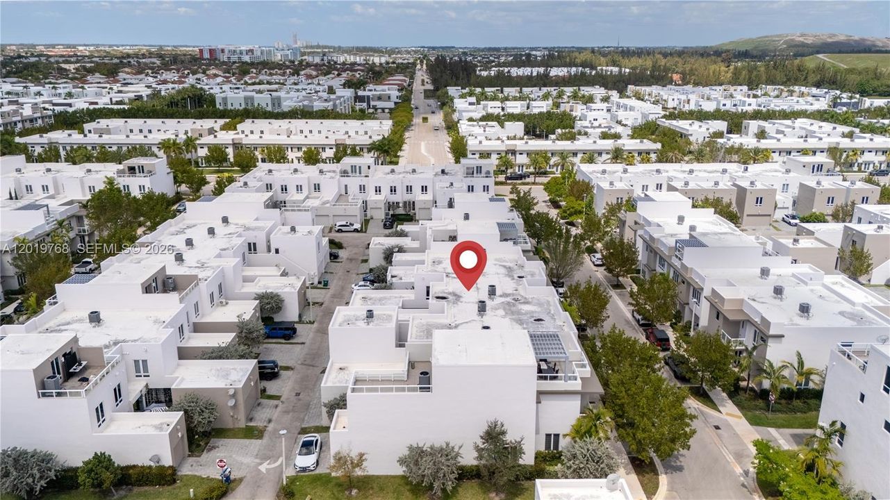 В аренду: $1,900 (0 спален, 1 ванн, 2317 Квадратных фут)