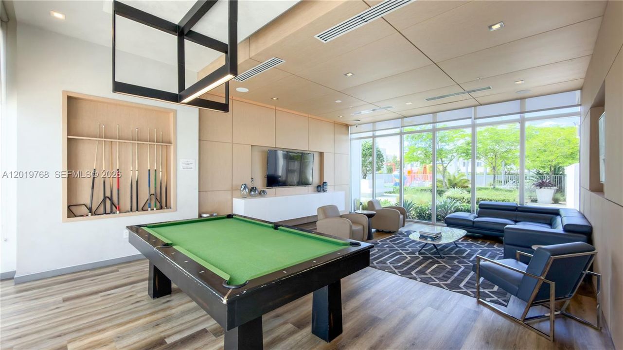 В аренду: $1,900 (0 спален, 1 ванн, 2317 Квадратных фут)