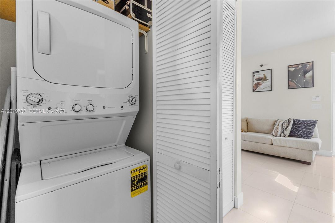 В аренду: $1,900 (0 спален, 1 ванн, 2317 Квадратных фут)