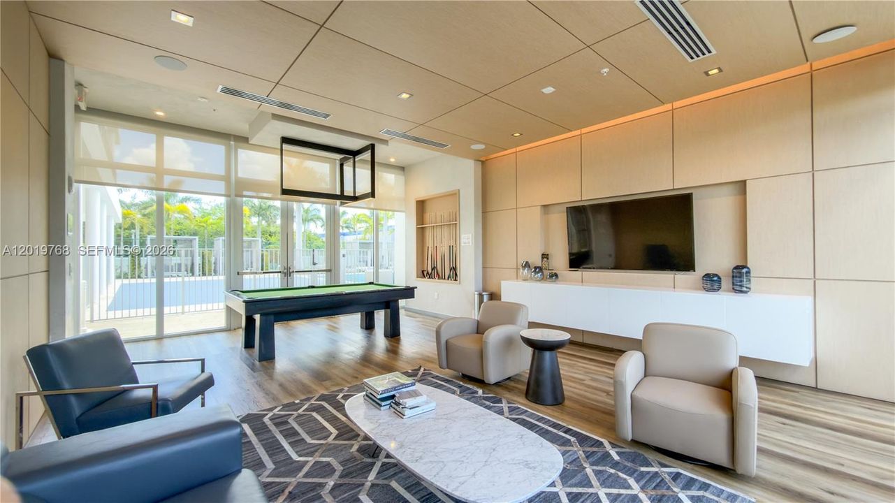 В аренду: $1,900 (0 спален, 1 ванн, 2317 Квадратных фут)