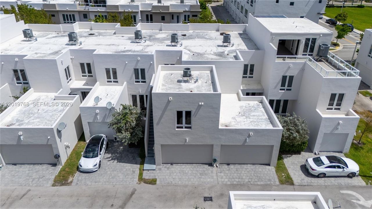 В аренду: $1,900 (0 спален, 1 ванн, 2317 Квадратных фут)