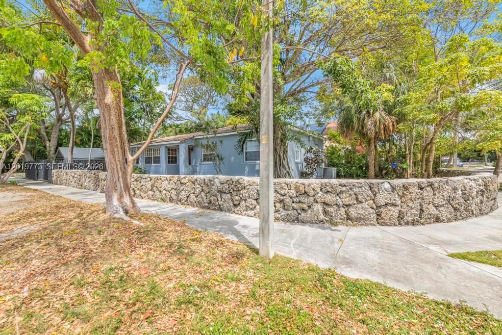 Activo con contrato: $1,425,000 (0.11 acres)