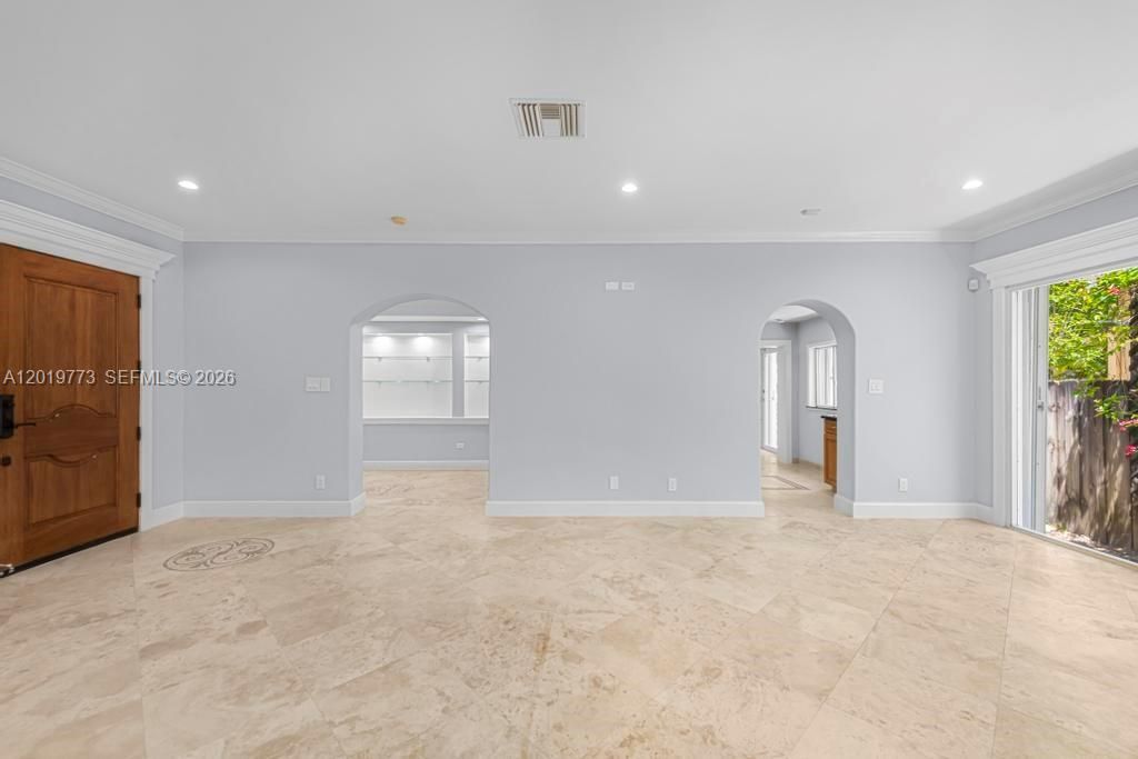 Activo con contrato: $1,425,000 (0.11 acres)