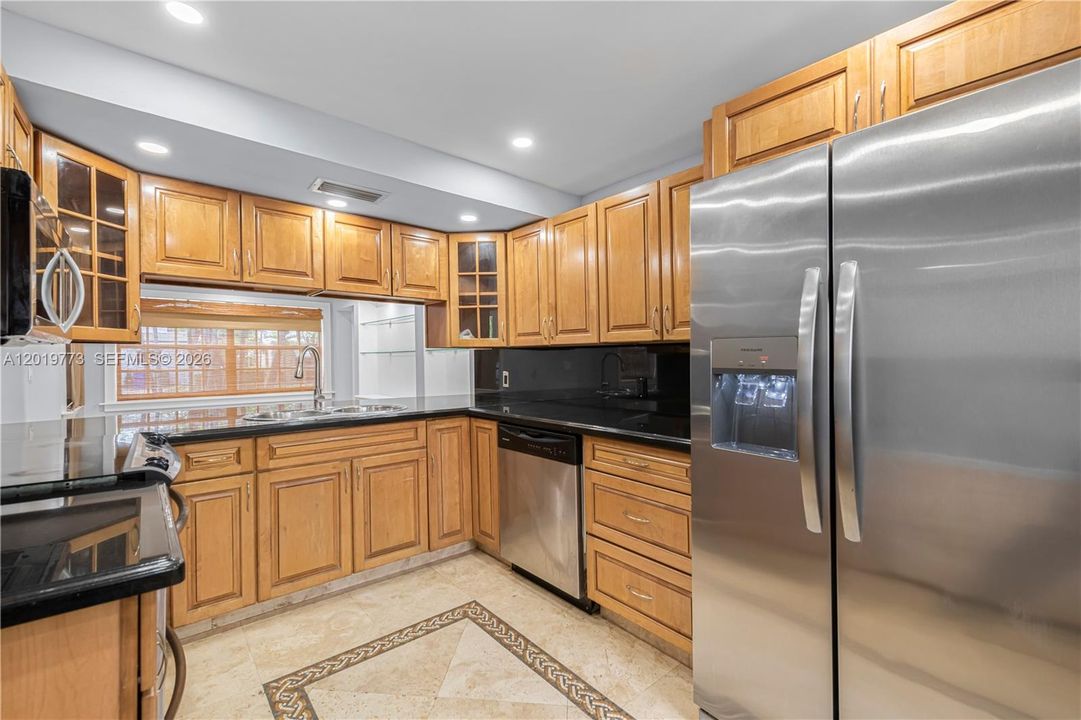 Activo con contrato: $1,425,000 (0.11 acres)