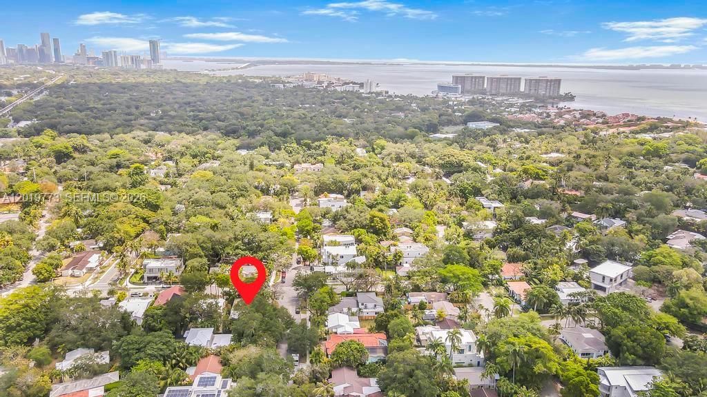 Activo con contrato: $1,425,000 (0.11 acres)
