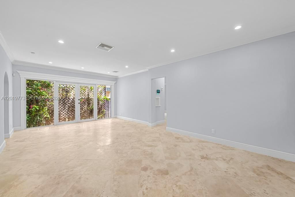 Activo con contrato: $1,425,000 (0.11 acres)