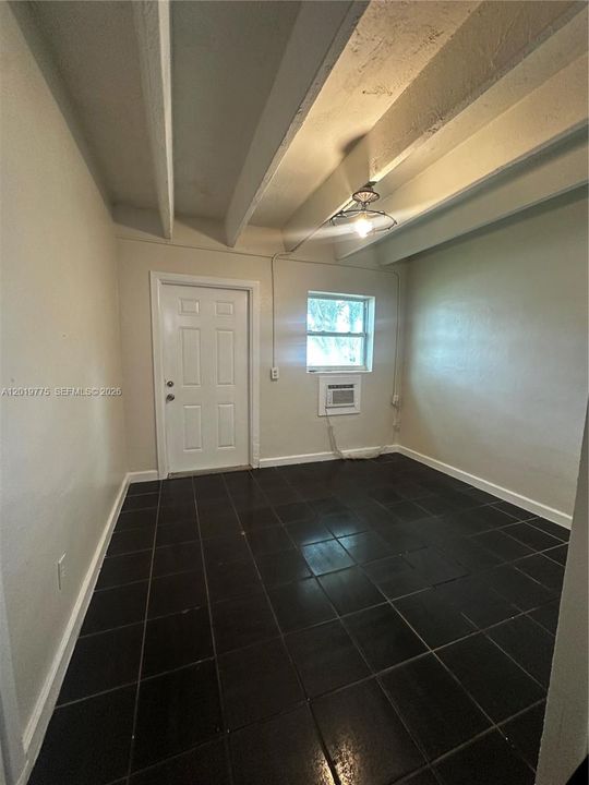 For Rent: $1,575 (2 beds, 1 baths, 966 Square Feet)