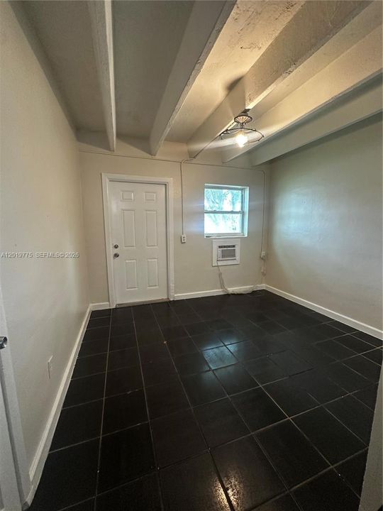 For Rent: $1,575 (2 beds, 1 baths, 966 Square Feet)