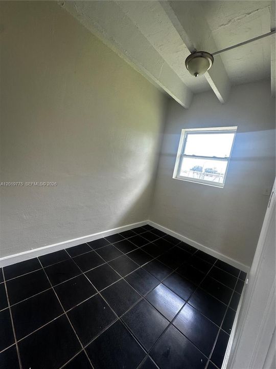 For Rent: $1,575 (2 beds, 1 baths, 966 Square Feet)