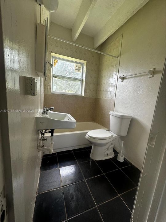 For Rent: $1,575 (2 beds, 1 baths, 966 Square Feet)