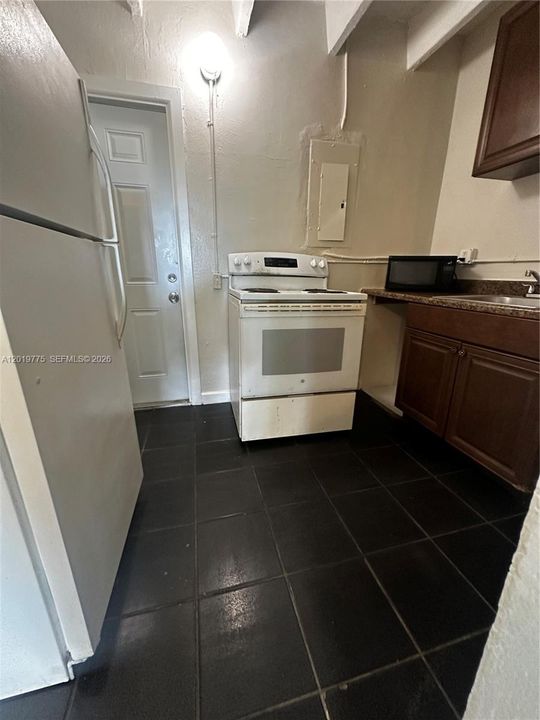 For Rent: $1,575 (2 beds, 1 baths, 966 Square Feet)