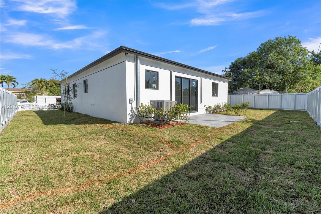 En Venta: $699,999 (4 camas, 3 baños, 1602 Pies cuadrados)