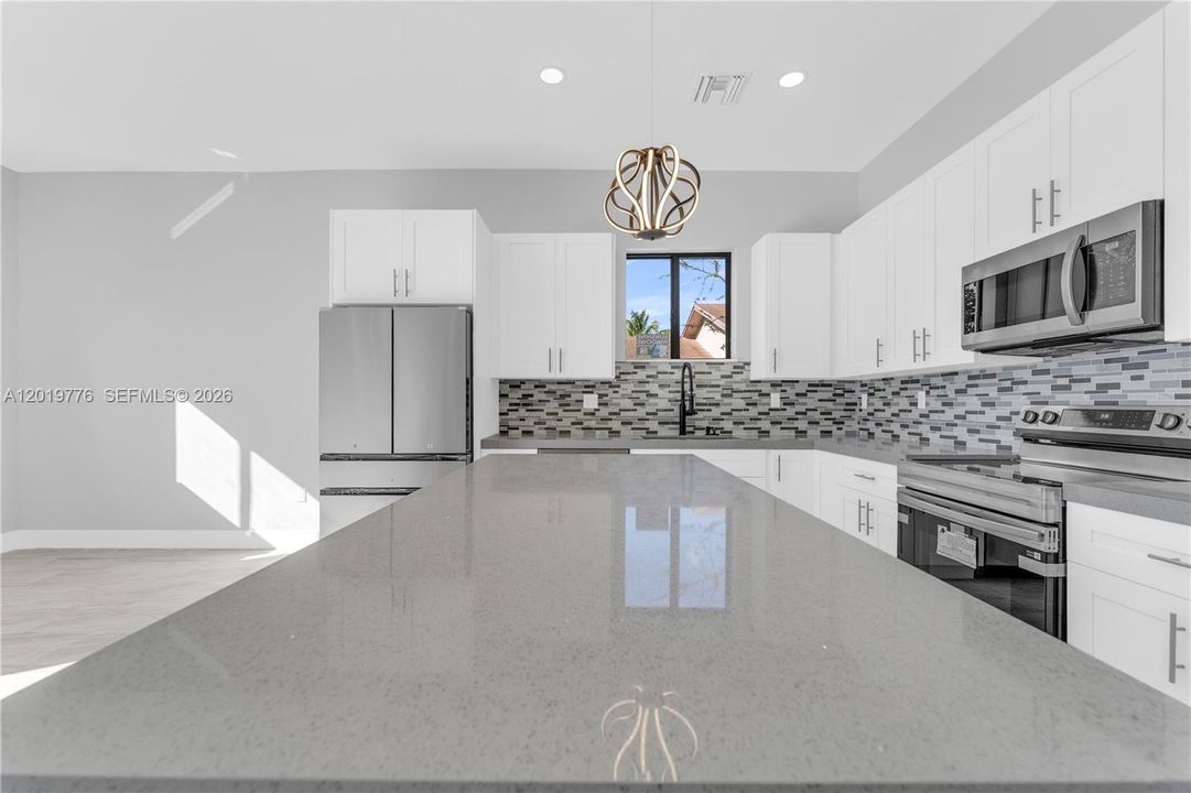 En Venta: $699,999 (4 camas, 3 baños, 1602 Pies cuadrados)