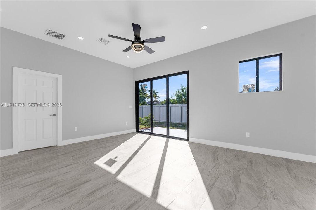En Venta: $699,999 (4 camas, 3 baños, 1602 Pies cuadrados)