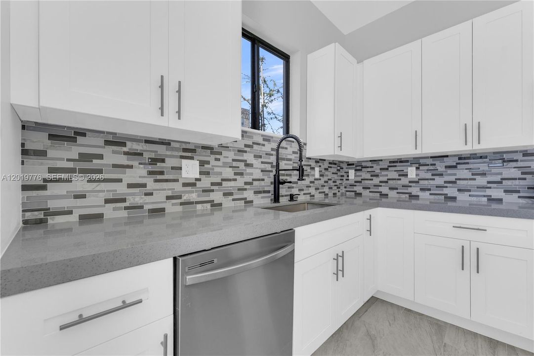En Venta: $699,999 (4 camas, 3 baños, 1602 Pies cuadrados)