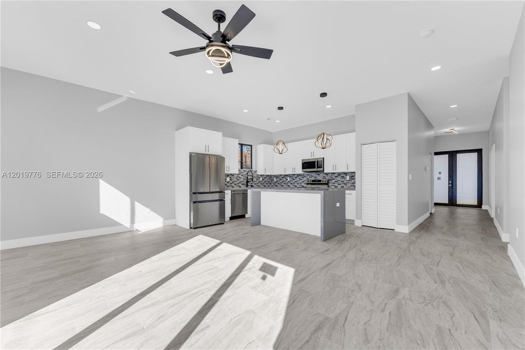 En Venta: $699,999 (4 camas, 3 baños, 1602 Pies cuadrados)