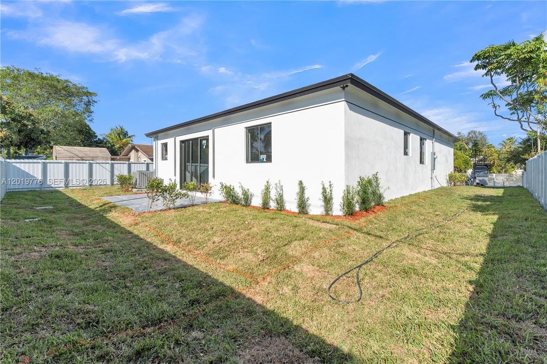 En Venta: $699,999 (4 camas, 3 baños, 1602 Pies cuadrados)
